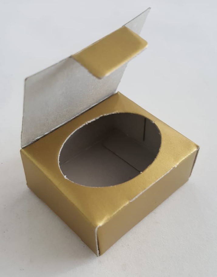 Caixa Laminada Dourada 4x5x2cm Unidade